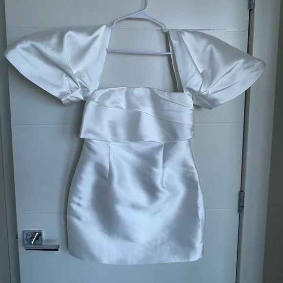 Fashion Nova Allison Taffeta Strapless White Dress size medium NWT - Picture 3 of 7